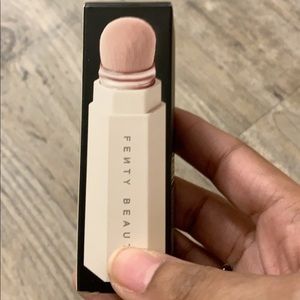 Gently contour brush